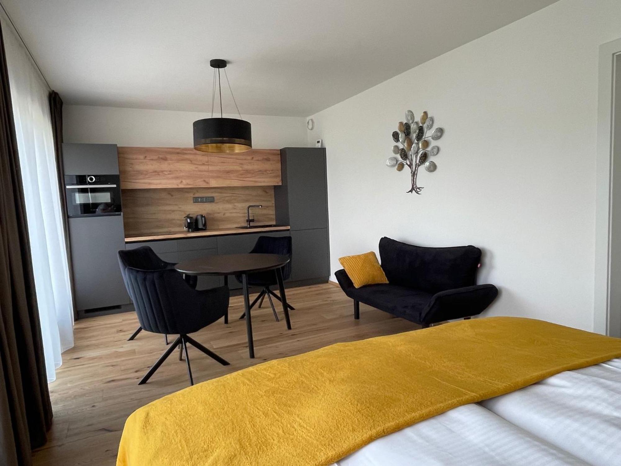 H52 Apartments 브르노 외부 사진